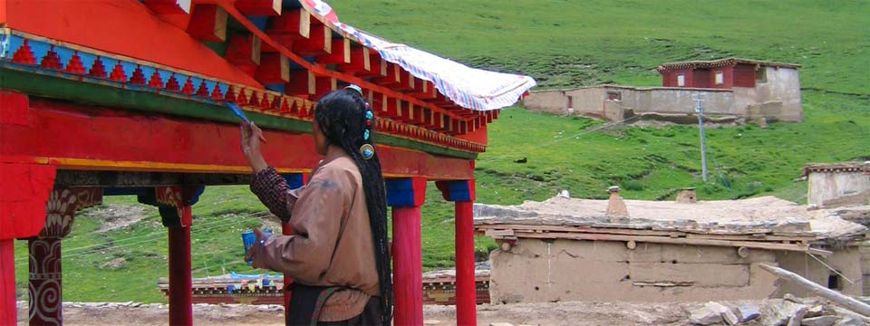A woman painting the roof of Ju Mohor Monastery